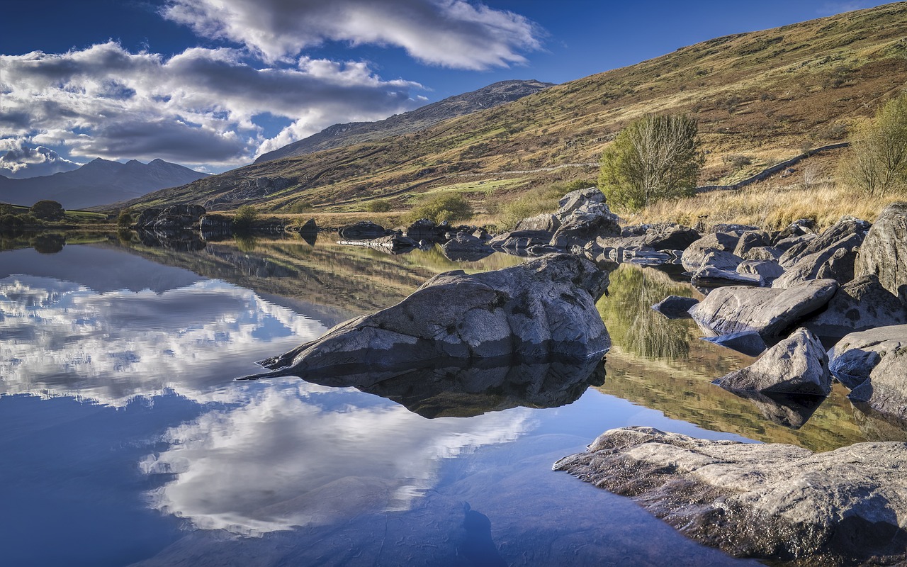 wales mountain lake